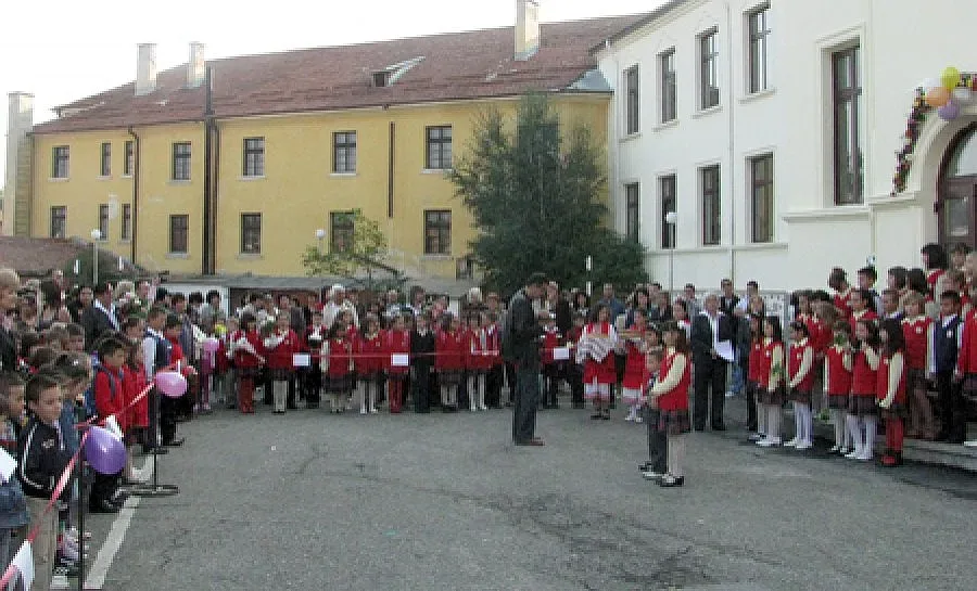 Кмет одобри ремонтите на училищата в Банско