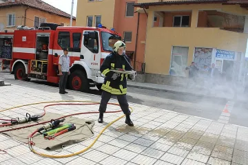 Ардински пожарникари демонстрираха как се реагира при бедствие