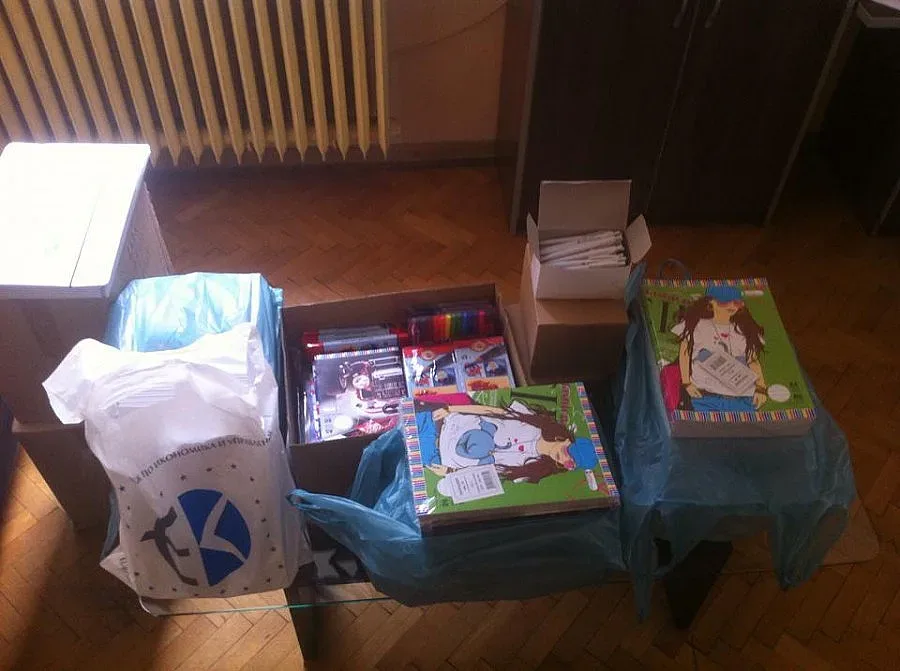 Калин Милчев дари учебни пособия на дом „Олга Скобелева"