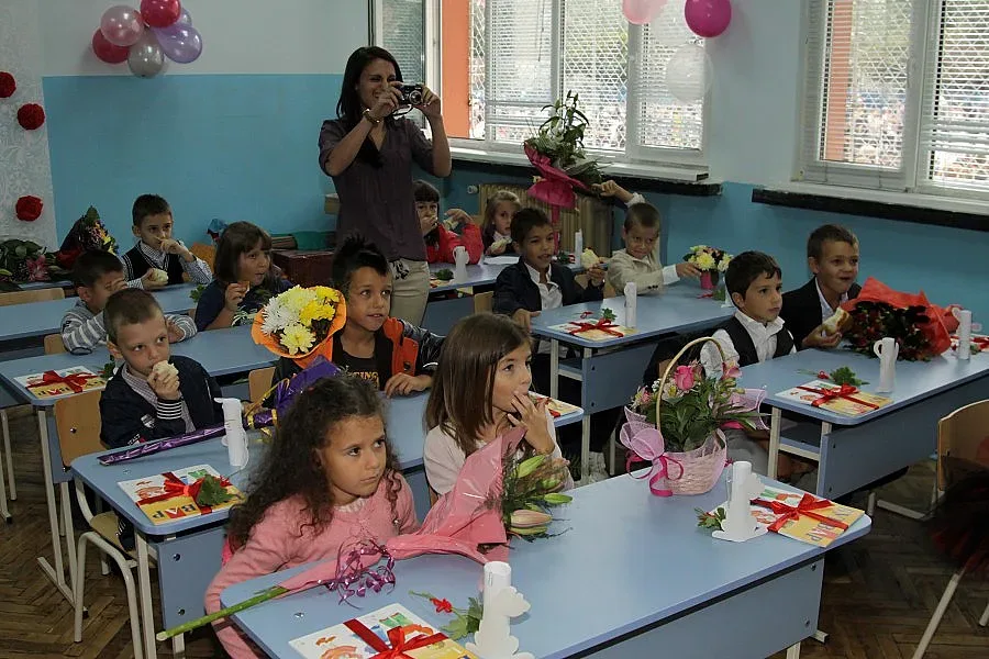 Първолаците с подаръци за първия учебен ден 