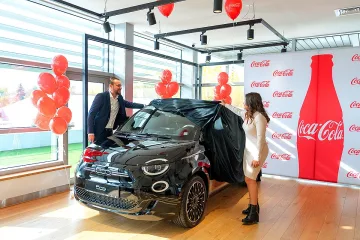 Coca-Cola зарадва победителя в играта „Отговори на въпрос и участвай за автомобил"