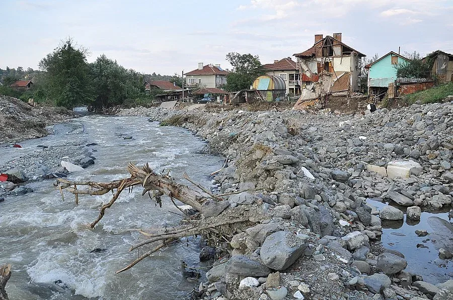 Камъни от Ком задръстват река Берковска