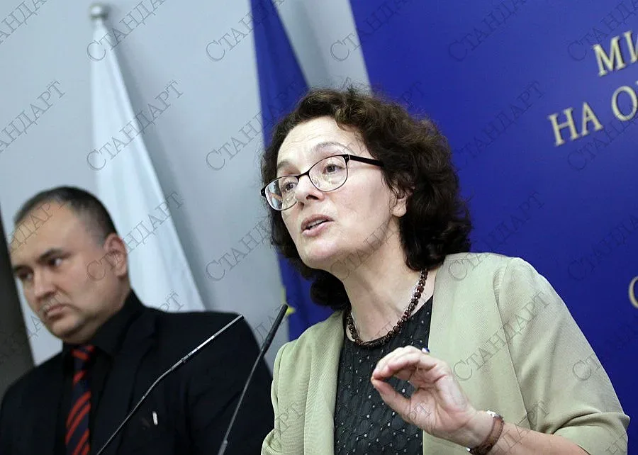 Коларова: Учебната година ще започне навреме навсякъде