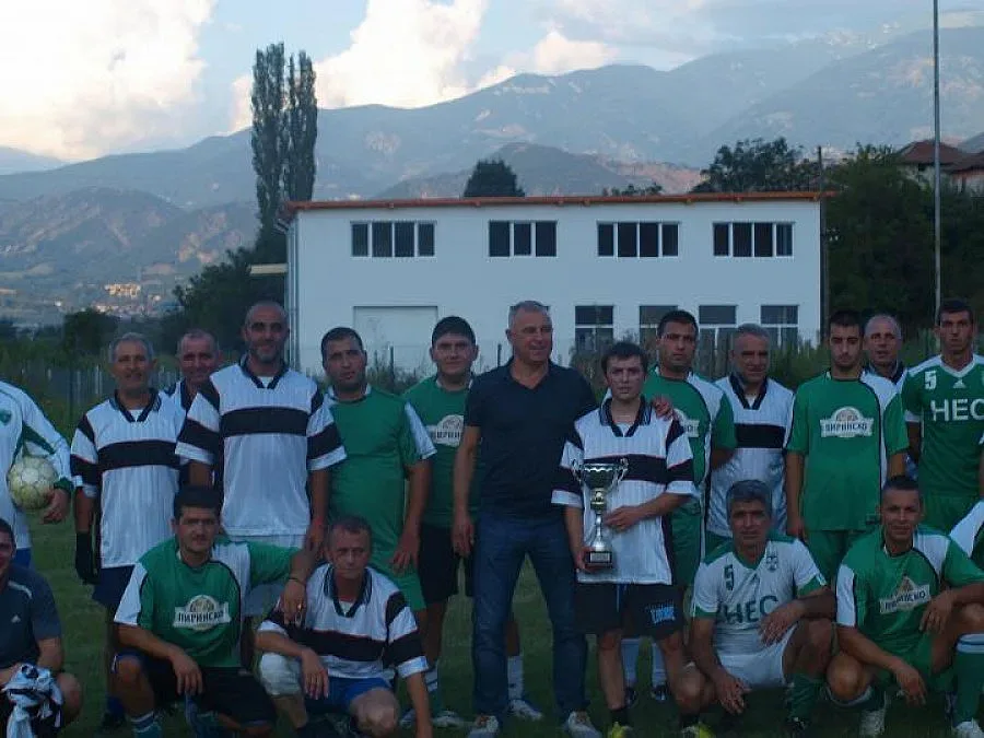 Почетоха загинал миньор с футболен мач