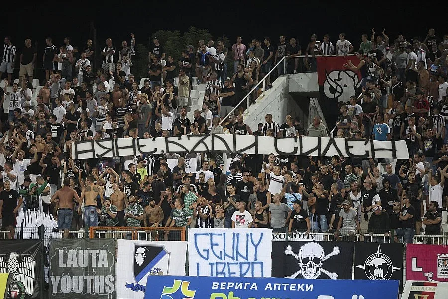 "Монтана" и треньор помагат на Садъков