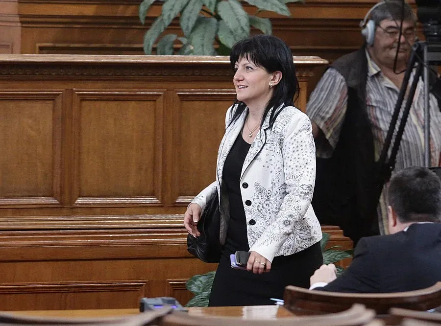 Цвета Караянчева: Мъжкото момиче на ГЕРБ