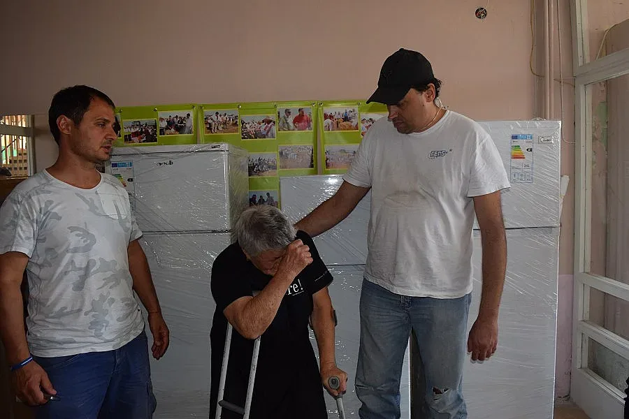 Кандидатите на ГЕРБ почистиха пострадалите от наводнението къщи в Странско