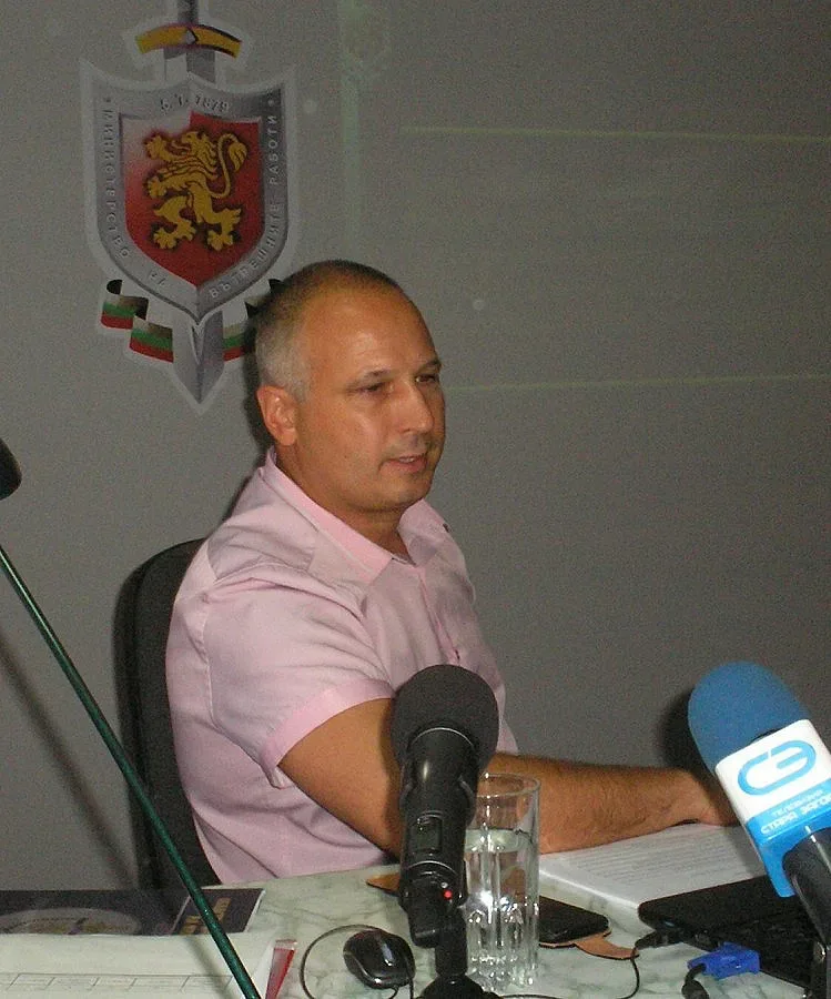 Държат под око 25-30 търговци на гласове