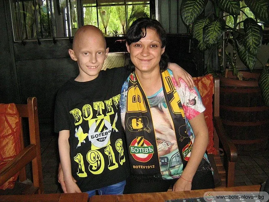 Ботев Пд сбъдва мечтата на тежко болно дете  