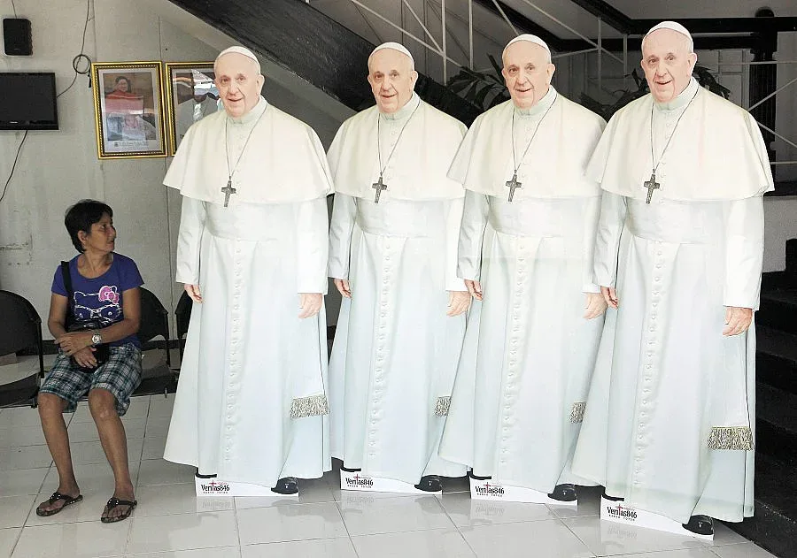 Кръщават стадион на Папата