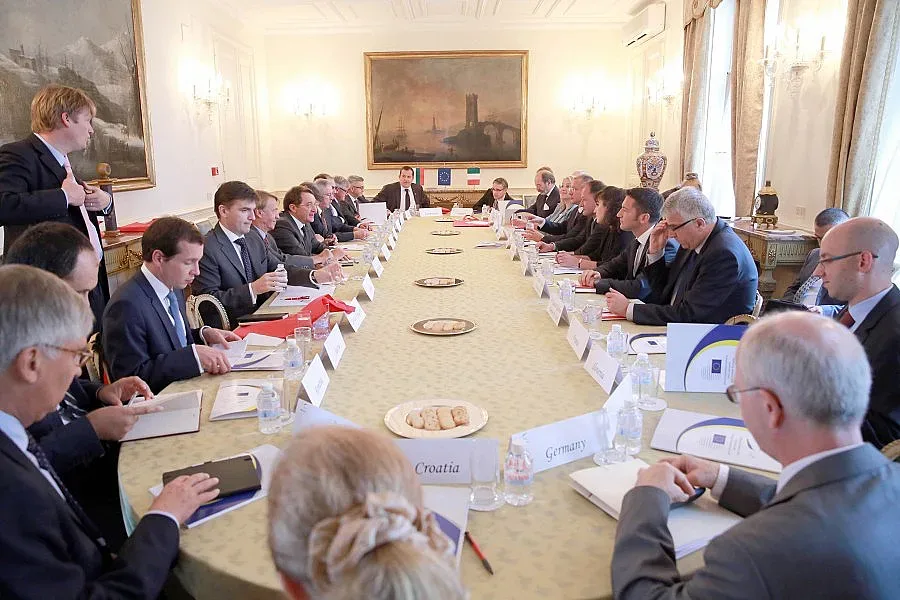 Миков и Станишев се срещнаха с посланици от ЕС