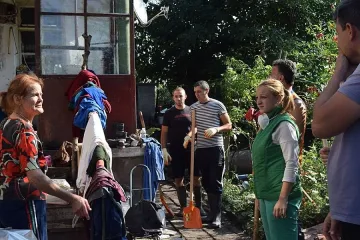 Кандидат-депутати от ГЕРБ-София почистват къщи в Странско 