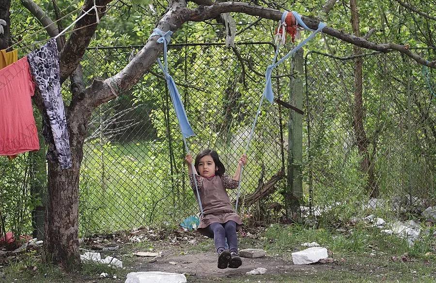 Бежанци учат български на образователен лагер