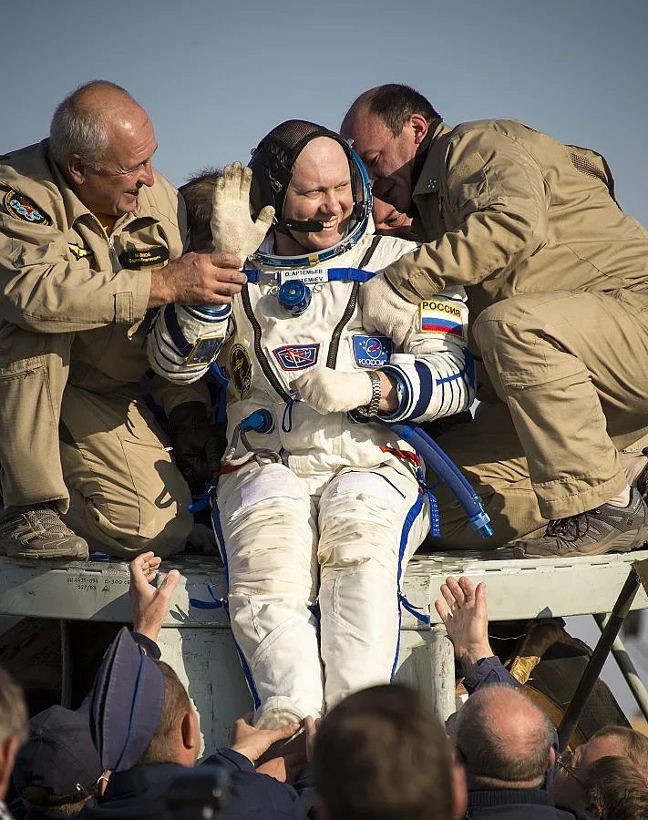 Трима космонавти се завърнаха от МКС