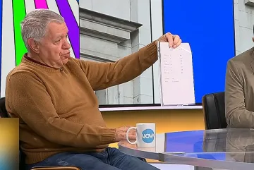 Мишо Константинов размаха един списък и разпердушини партиите