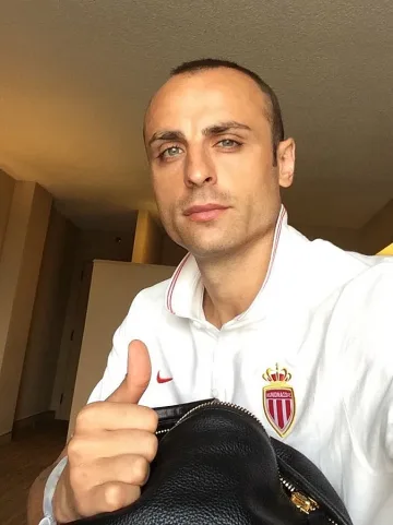 Бербатов издуха Азис във Фейсбук