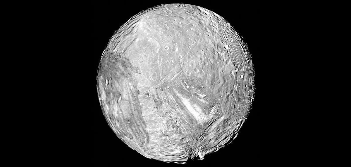 Мистерия в Слънчевата система! Една луна крие голяма тайна