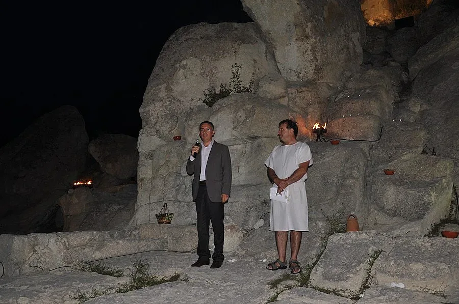 Със спектакъл и пироефекти откриха Перперикон