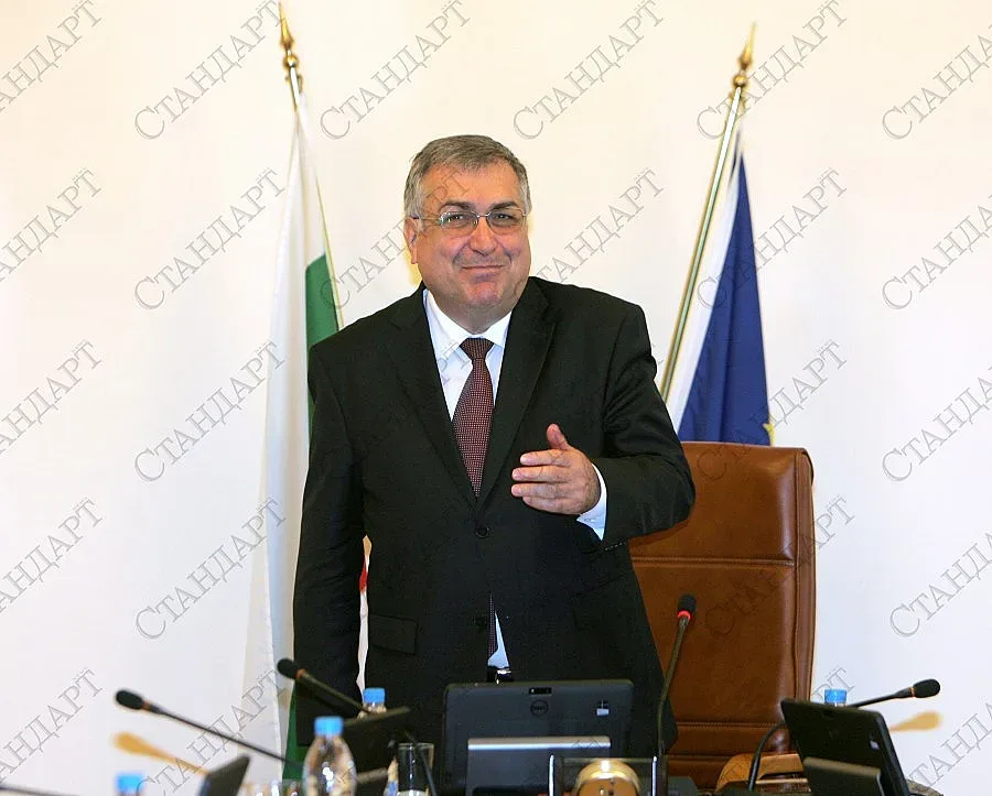 Правителството осигурява до 750 млн. лв. за плащанията по спрените ОП