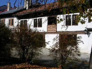 Миряни събират пари за ремонт на 180-годишна църква