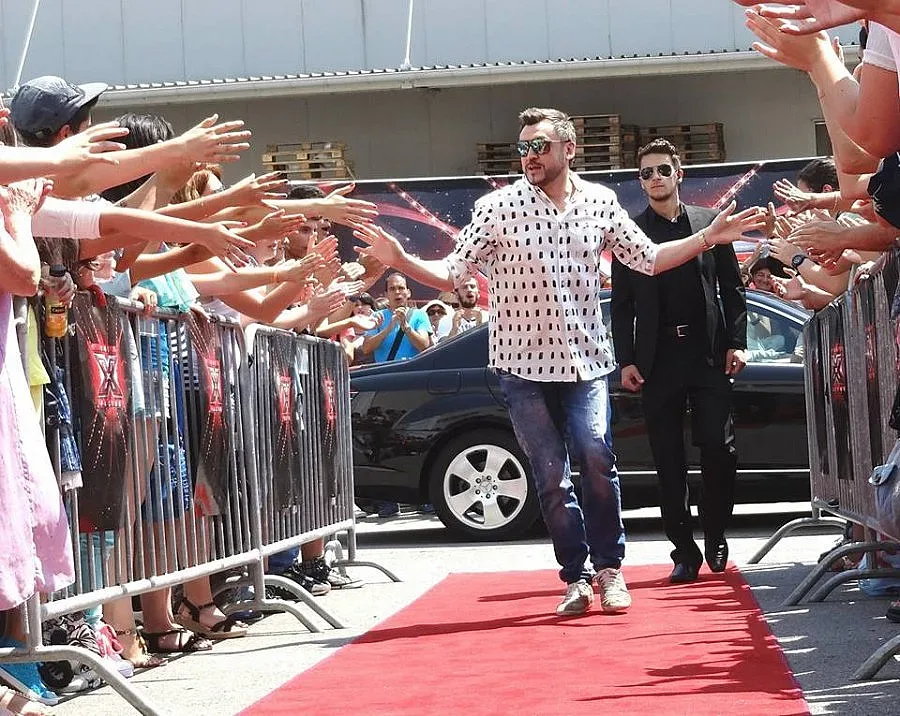 Любо от "X Factor" е катастрофирал тежко