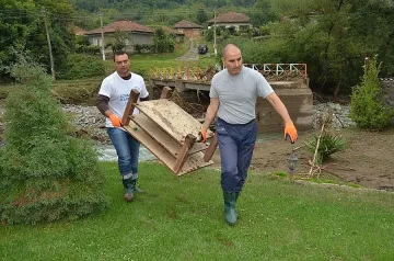 Армия от депутати след пороите