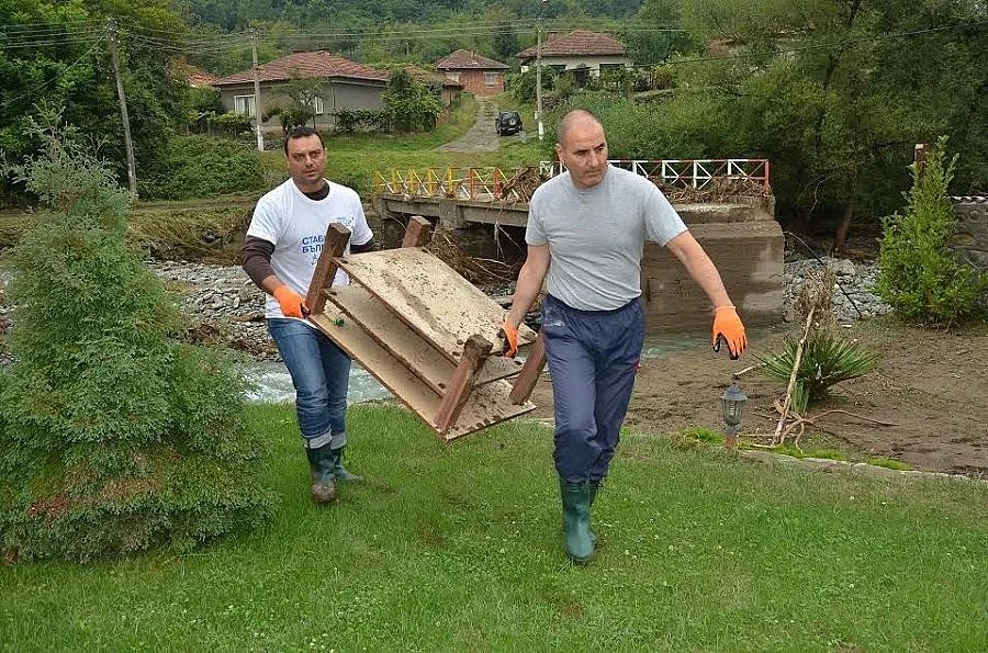 Армия от депутати след пороите