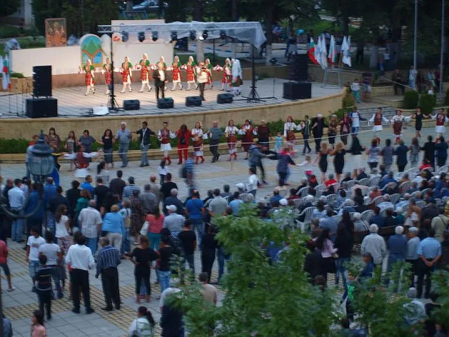 Песни и заря за празника на Симитли