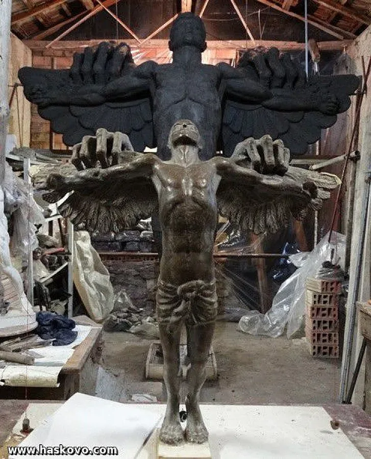 Хасково с паметник на Завистта