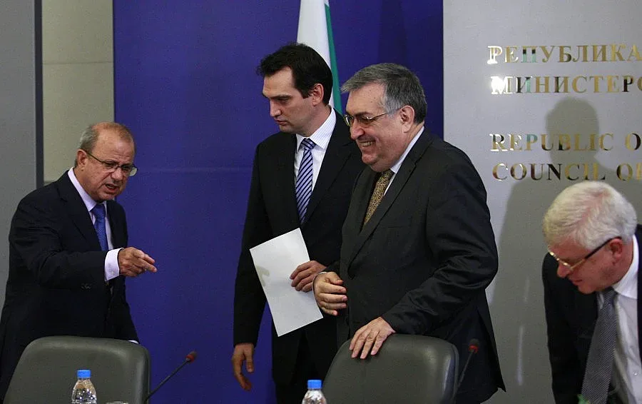 Изтича срокът Близнашки и министрите да се освободят от конфликт на интереси