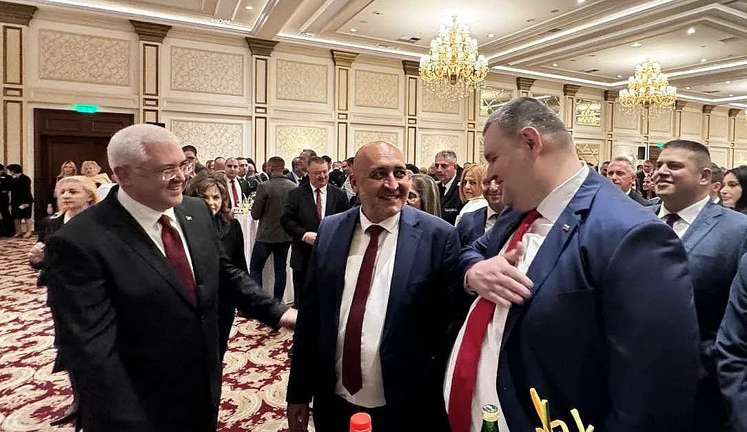 Пеевски поздрави посланика на Турция по повод 101 години от основаването на републиката