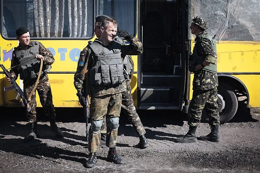 Примирието в Украйна издържа засега