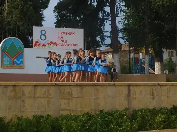 Деца пяха и танцуваха рок и джаз за празника на Симитли