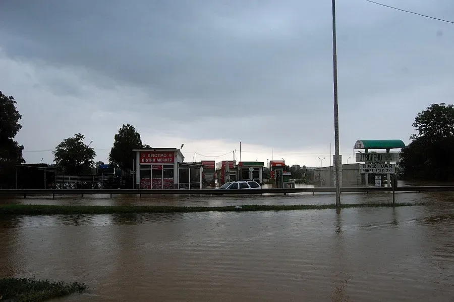 Прокуратурата проверява кметове и областни за наводненията
