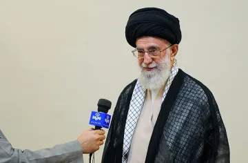 Иранският аятолах Хаменей претърпя оперция