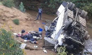 Двама австралийци загинаха при автобусен инцидент в Кения