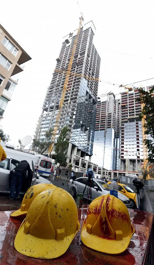 Пропаднал асансьор уби 10 работници