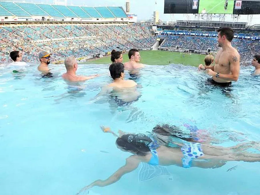 Шефът на Бодуров предлага мач с басейн