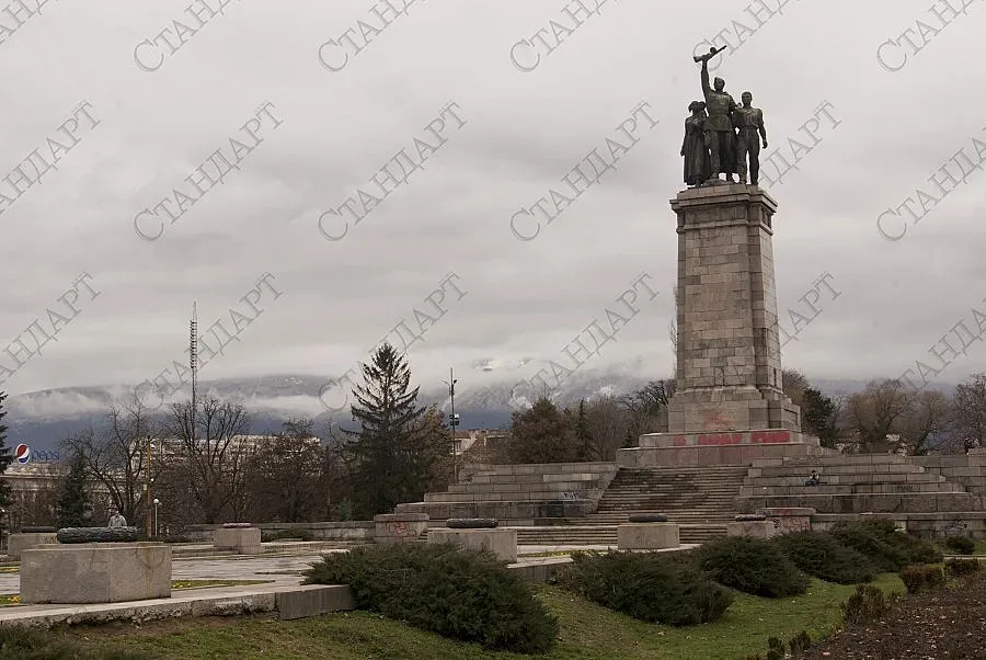 Арести след акция върху Паметника на съветската армия