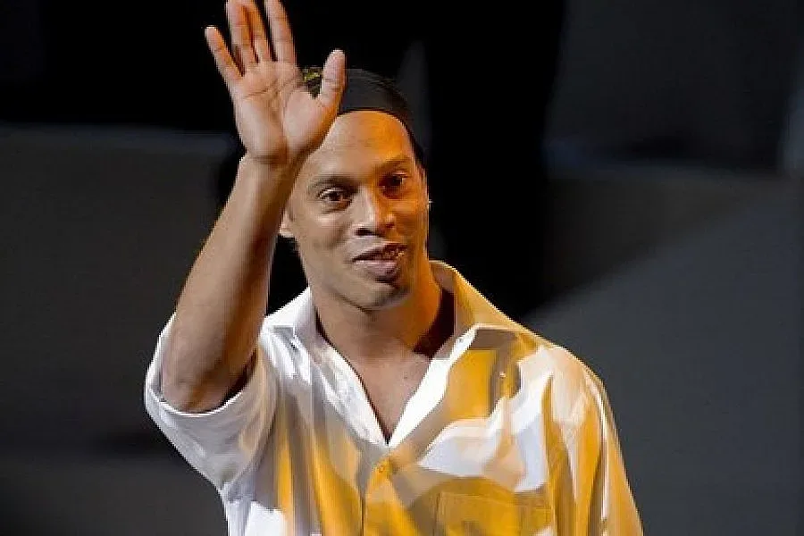 Роналдиньо се премести в Мексико