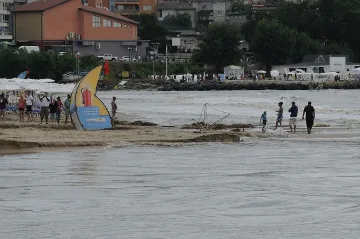 Над 320 спасителни операции за пожарникарите и спасителите за 24 часа