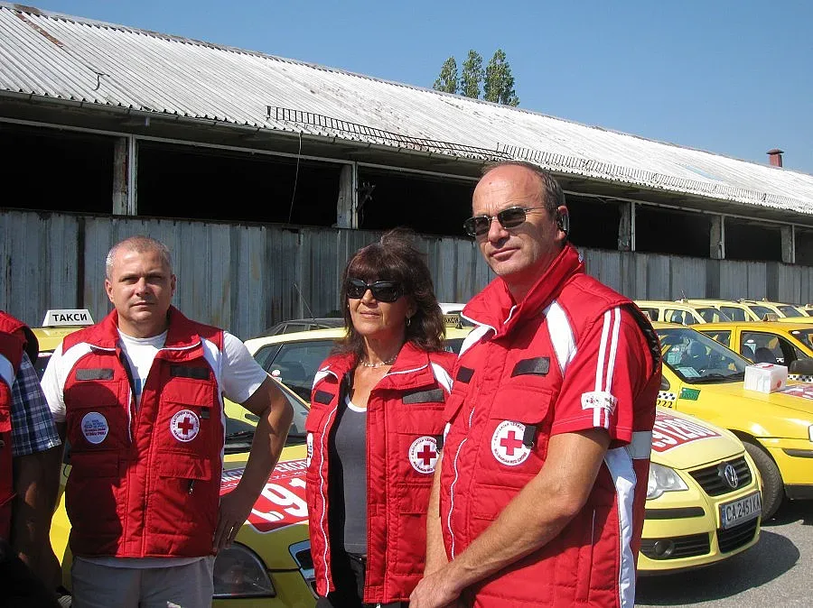 Такси сменя линейката