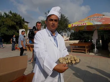 Цонко Цонев омайва жури с кюфтета от калмари