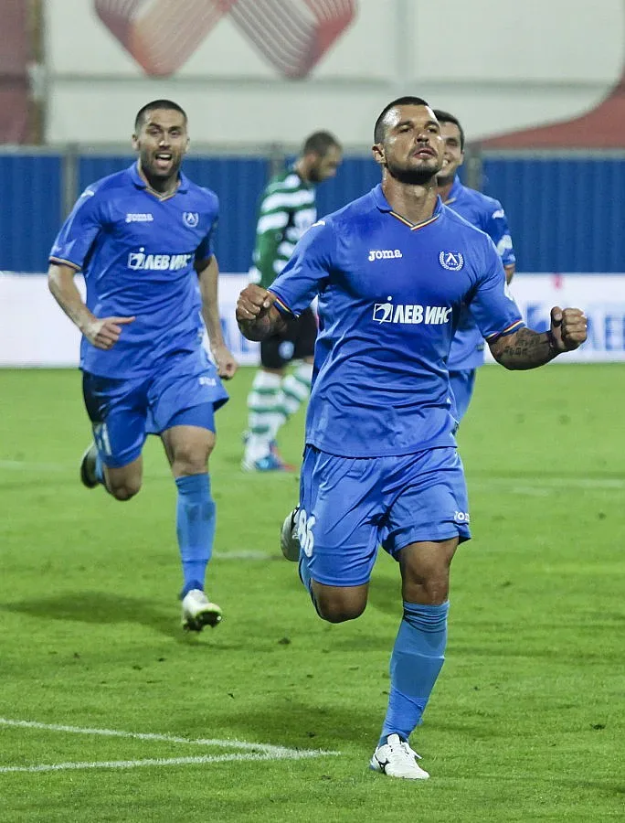 Валери Божинов продължава кариерата си в Италия