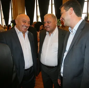 Стойнев: Няма причина да се вдигне цената на тока