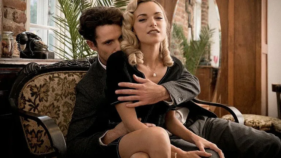 Голата истина! Бременна ли е прочута наша актриса