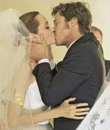 $2 милиона за снимките на Джоли и Пит 