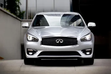  Infiniti подобри върховата си лимузина Q70
