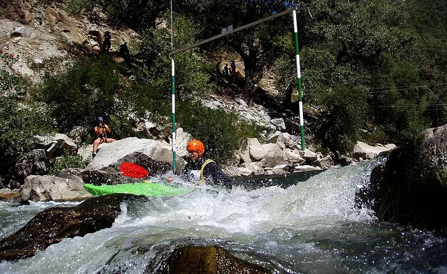 Шоу с лодки и адреналин в река Струма