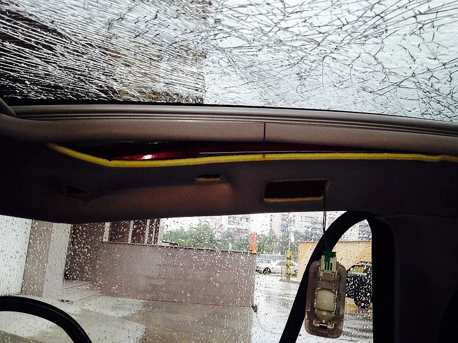 Крива ракета уцели пежо вместо облак (ОБЗОР)